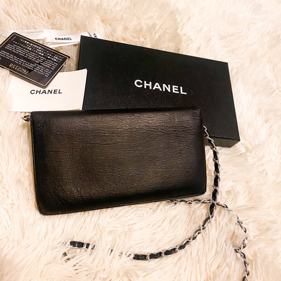 CHANEL Crossbody - SOLD - Picture 3 of 8